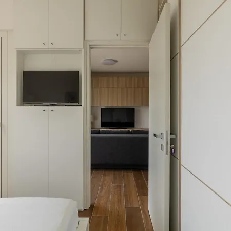 Apartment Stylish In Bolognina By Wonderful